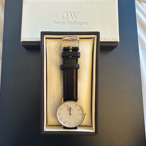 Daniel Wellington | Classic Sheffield - Picture 1 of 3